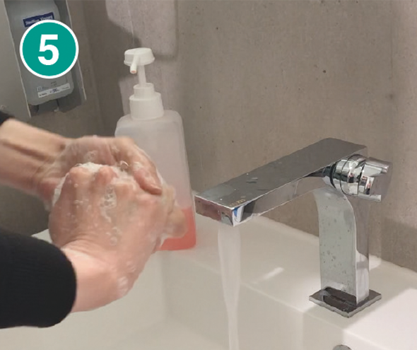 Händewaschen in der häuslichen Pflege Schritt 5
